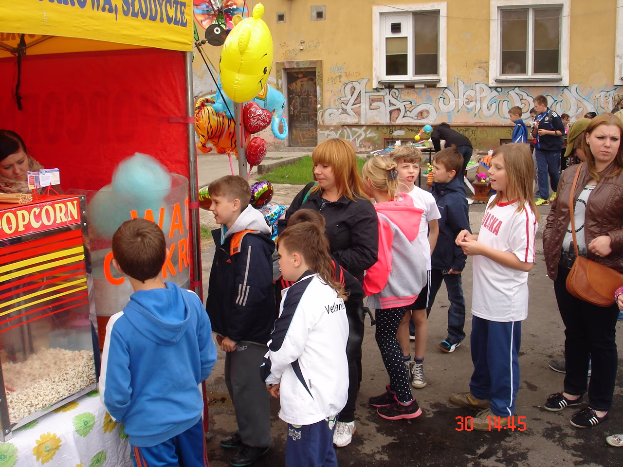 dziewczynki z popcornem